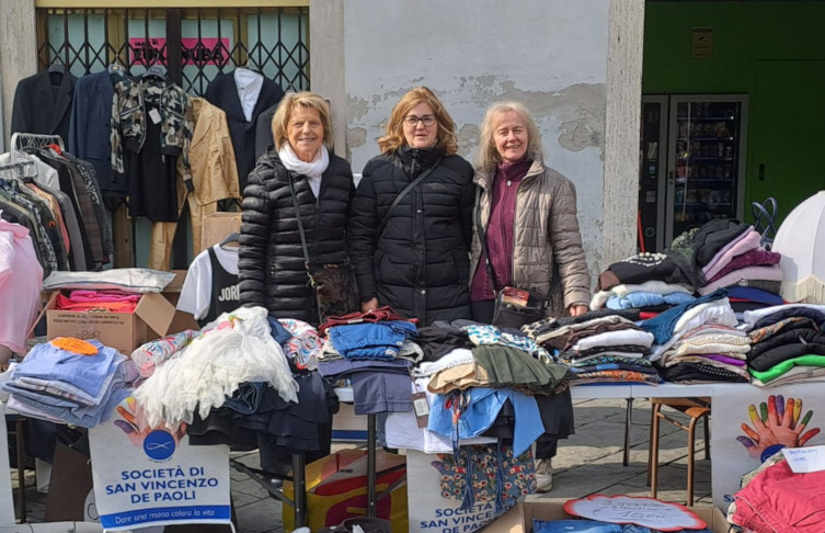 Mercatino a Codogno. Ottimo successo e prezioso gesto di carità